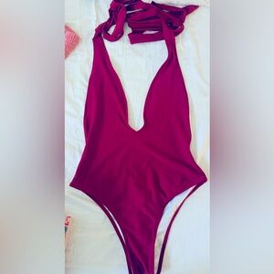 Swim suit 
One piece 
Brand new never warn 
Size large
